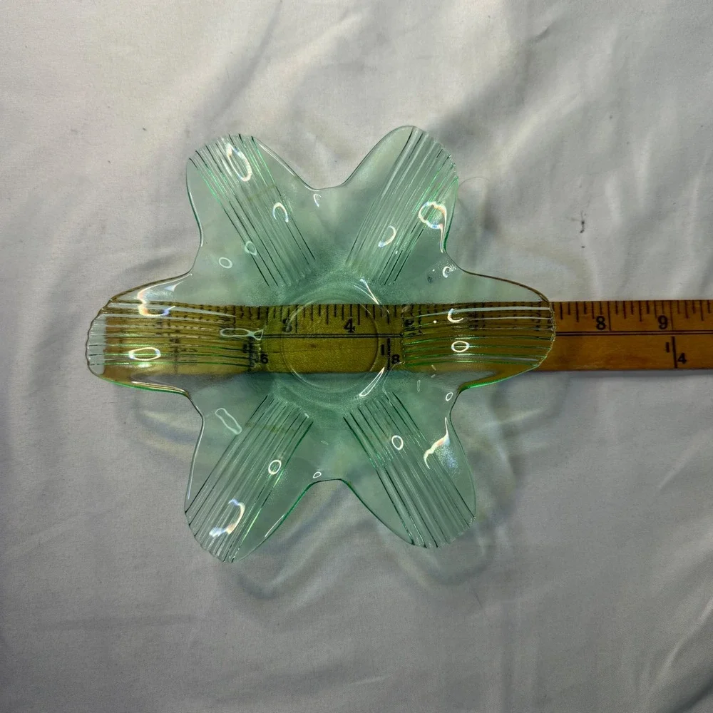 Vintage Green  Glass Star Flower Ribbed Scalloped Bowl Candy Dish 7.5in